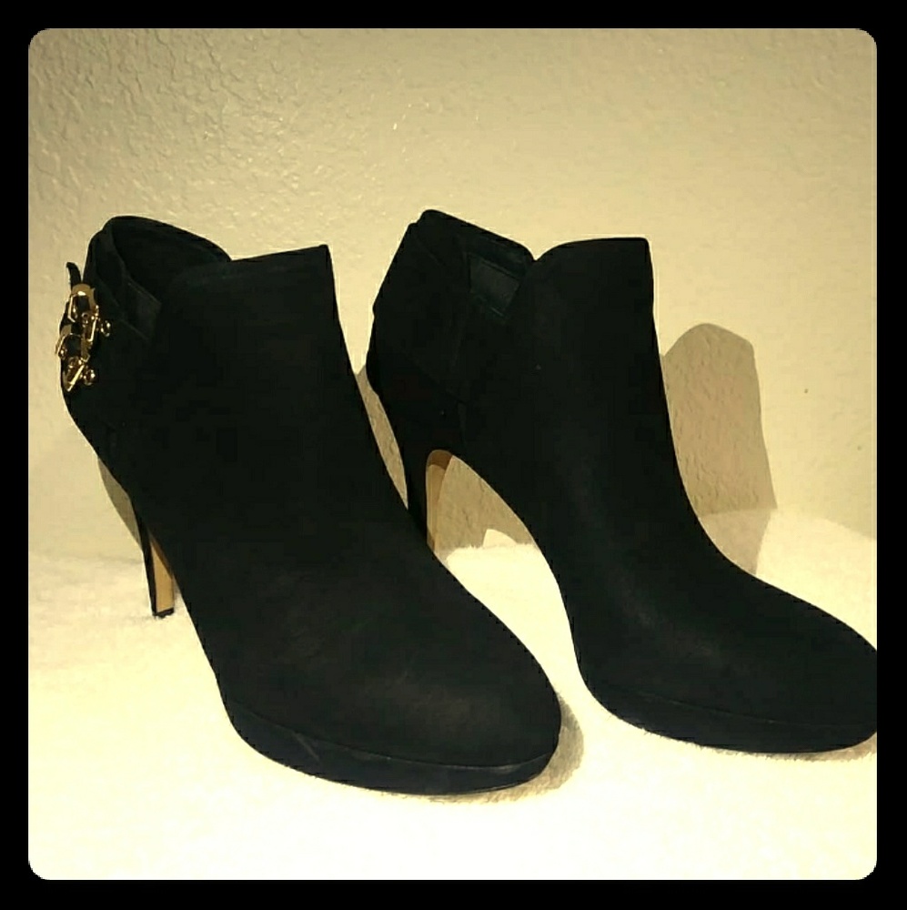 VINCE CAMUTO Black/Gold Suede Ankle Bootie Heels
